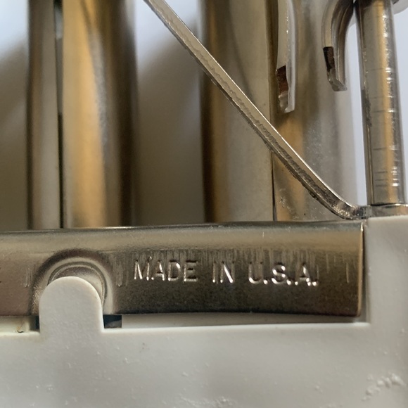 Vintage McGill 4 Barrel Coin Changer. Made in the USA. - Picture 4 of 5